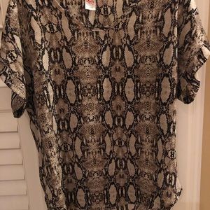 Short sleeve snake print top